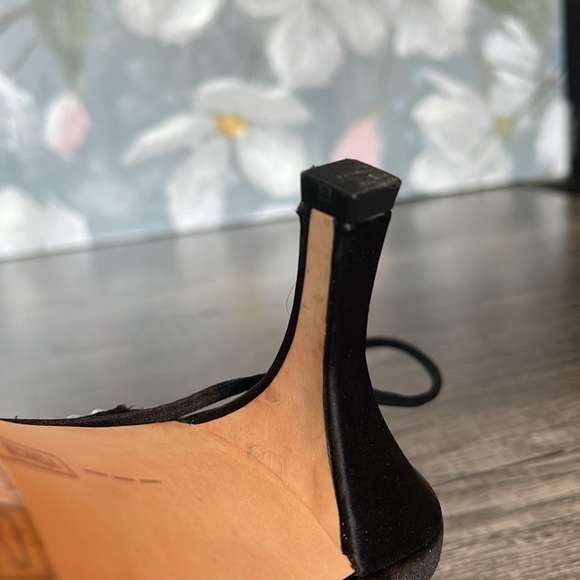 Vince Camuto Amarina heeled sandal, please refer to picture for size - Picture 16 of 16